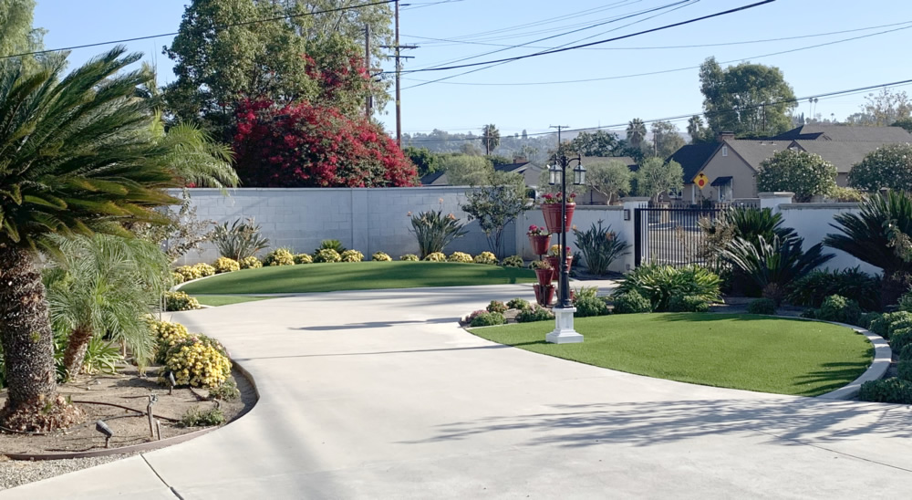 The memory of the current environment is already in memory the moment we experience it